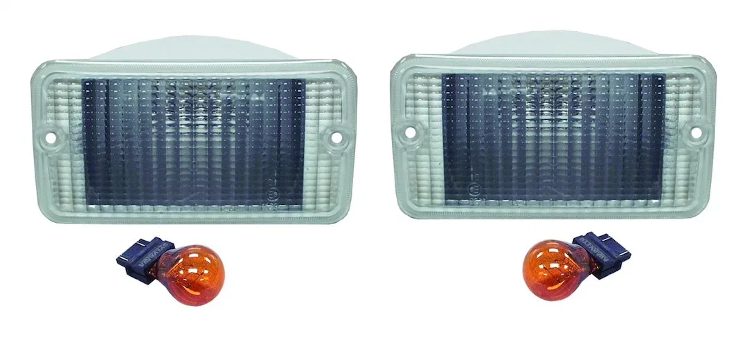 RT28016 – CROWN AUTO Parking/ Turn Signal Light Assembly, Clear Lens Amber Bulb Set Of 2